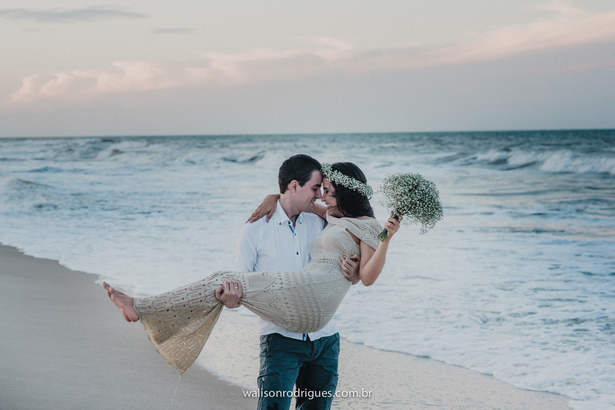 noiva-noivo-fotos na praia-buque da noiva-prewedding