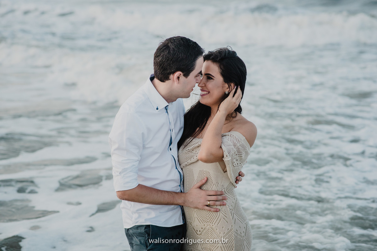 noiva-noivo-fotos na praia-buque da noiva-prewedding