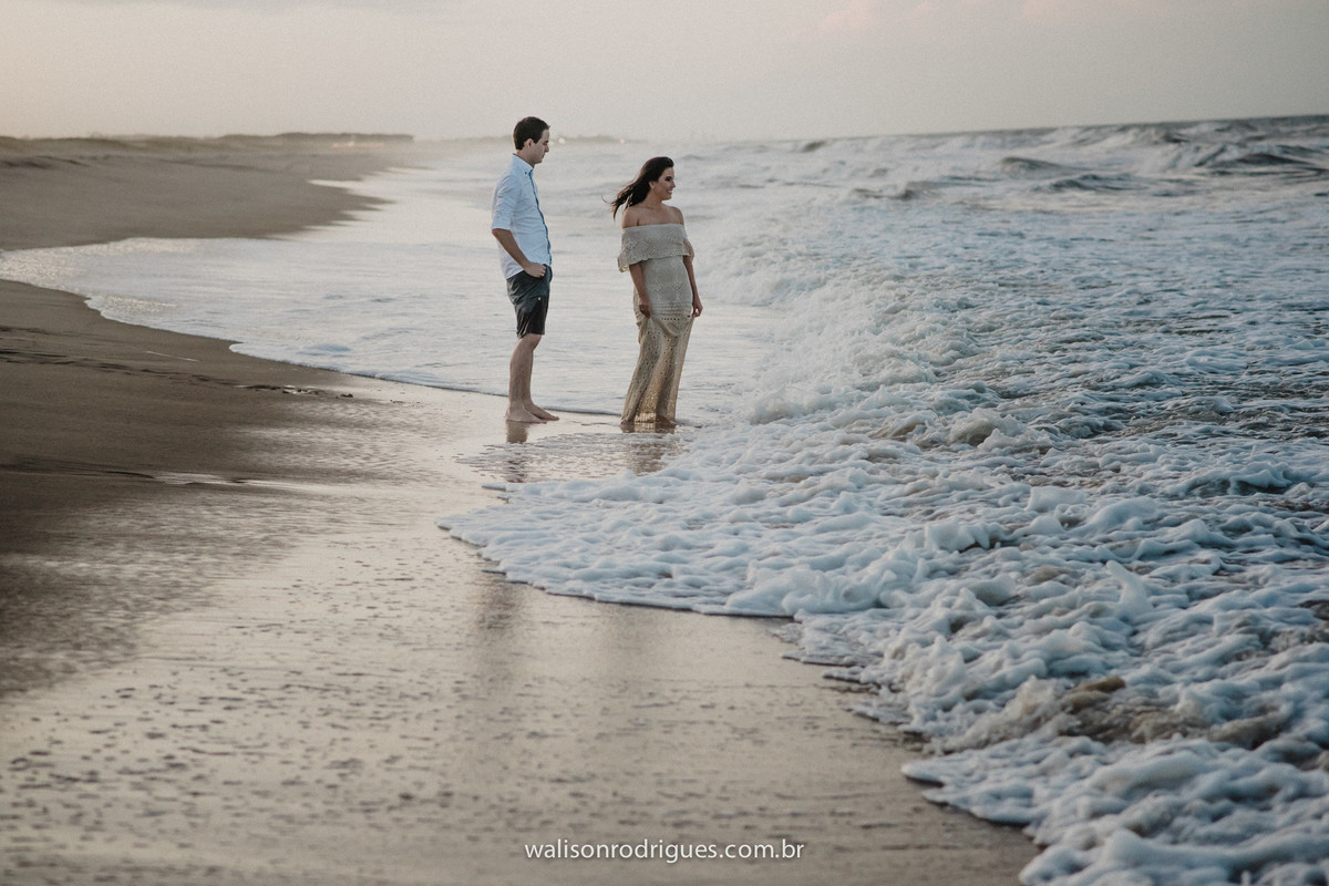 noiva-noivo-fotos na praia-buque da noiva-prewedding