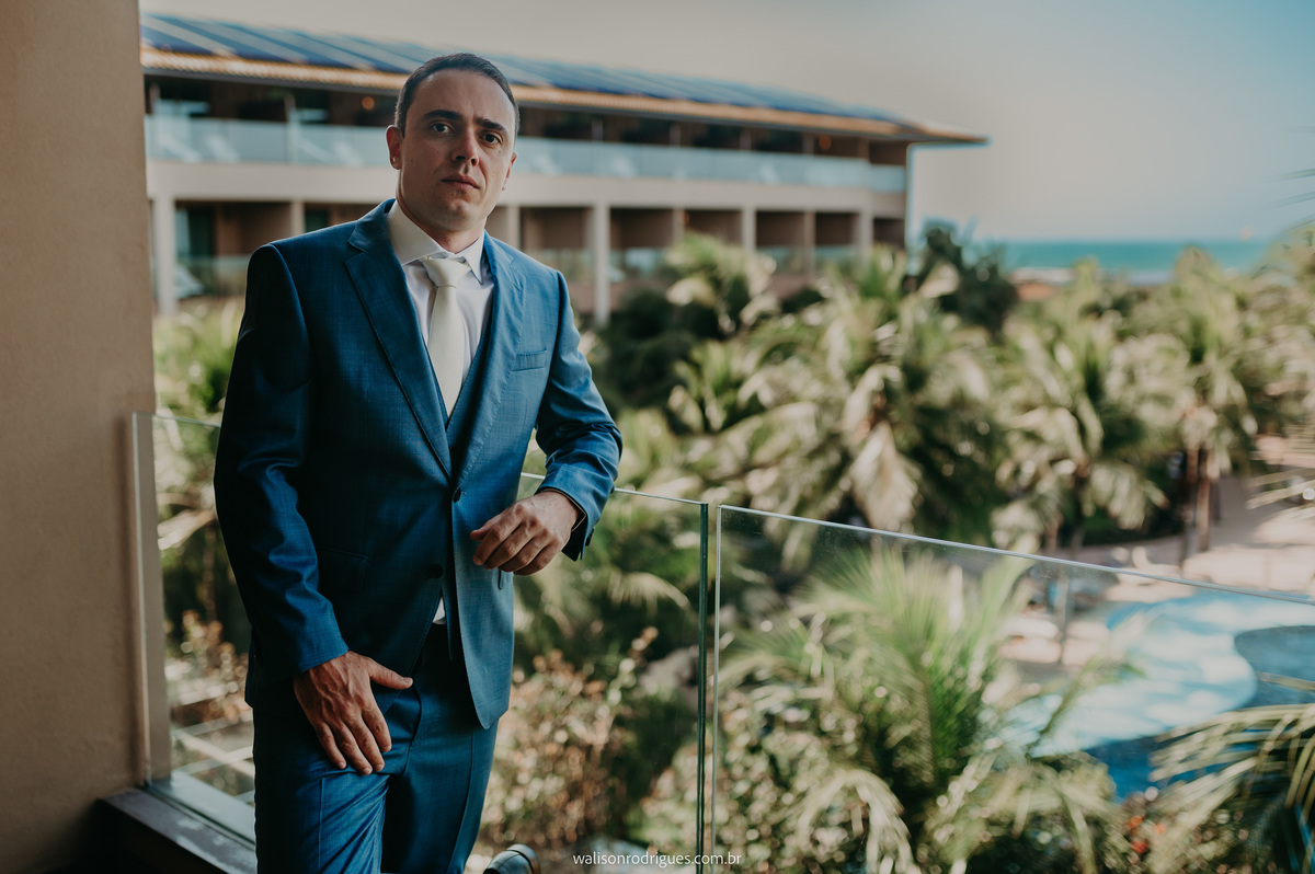 noivo-usa-terno-hugo-boss-no-seu-casamento-no-carmel-cumbuco-CE