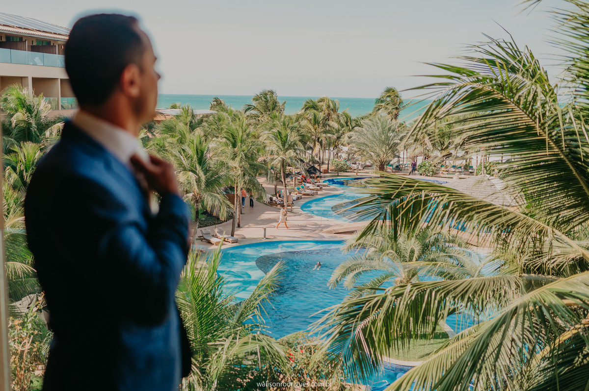 noivo-usa-terno-hugo-boss-no-seu-casamento-no-carmel-cumbuco-CE