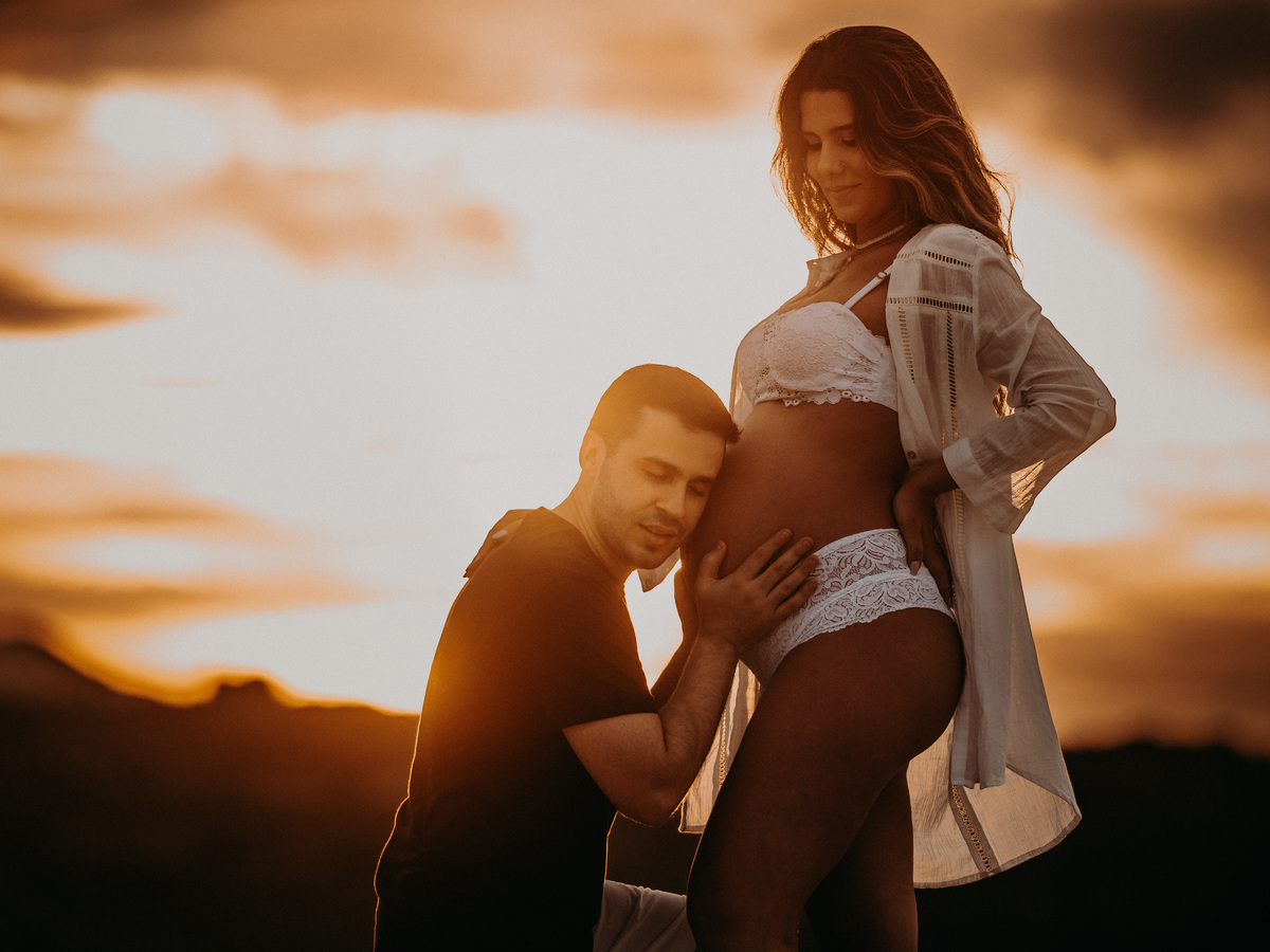 fotografia-de-gestante-na-praia.