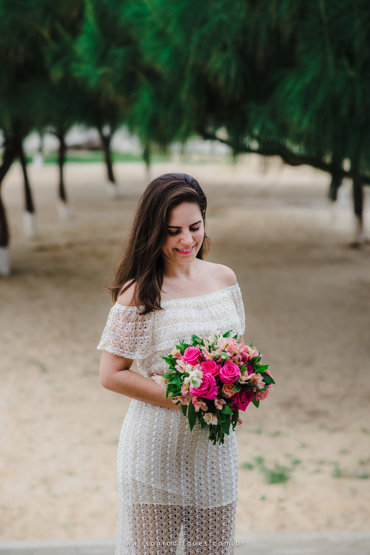 noiva-noivo-fotos na praia-buque da noiva