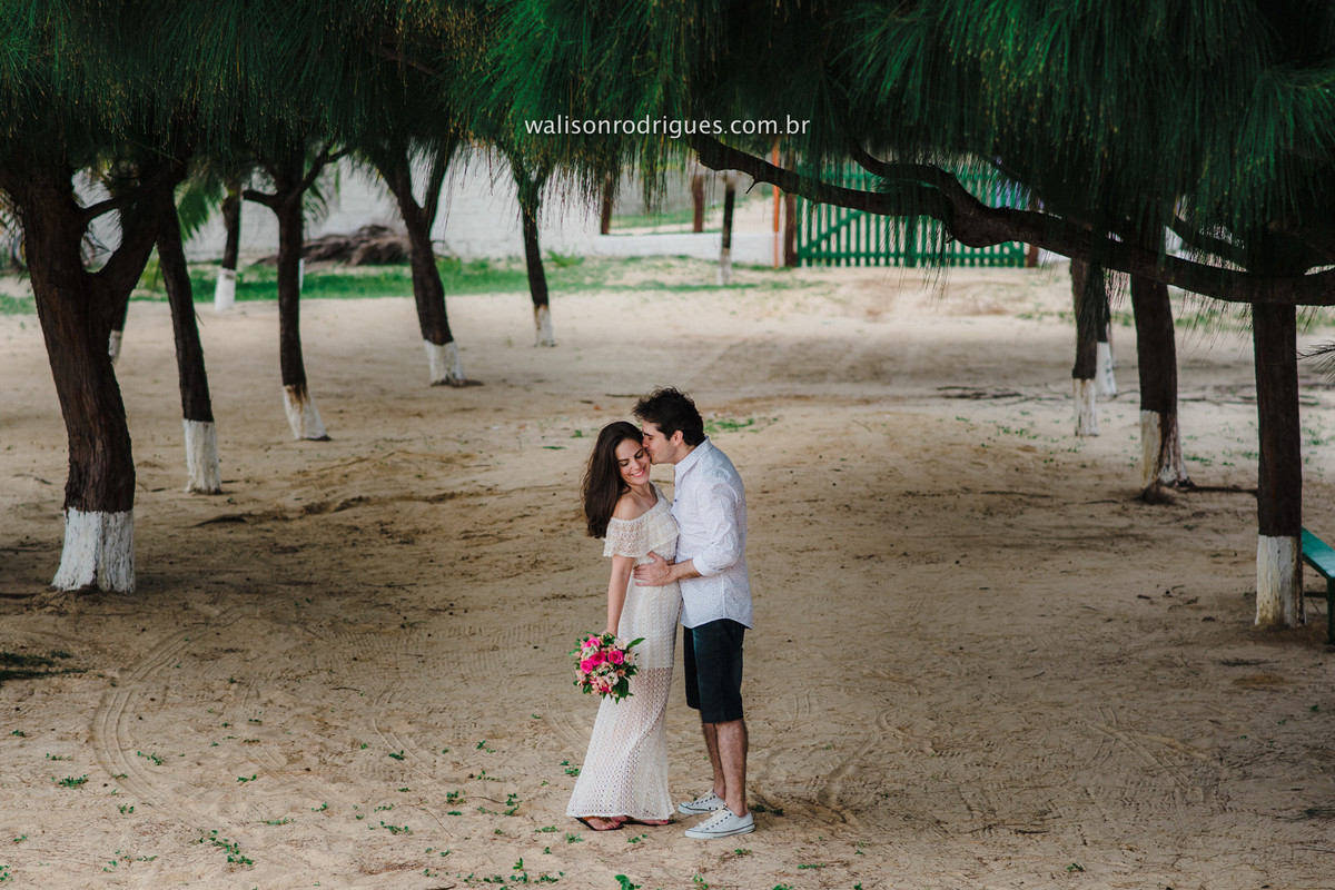 noiva-noivo-fotos na praia-buque da noiva