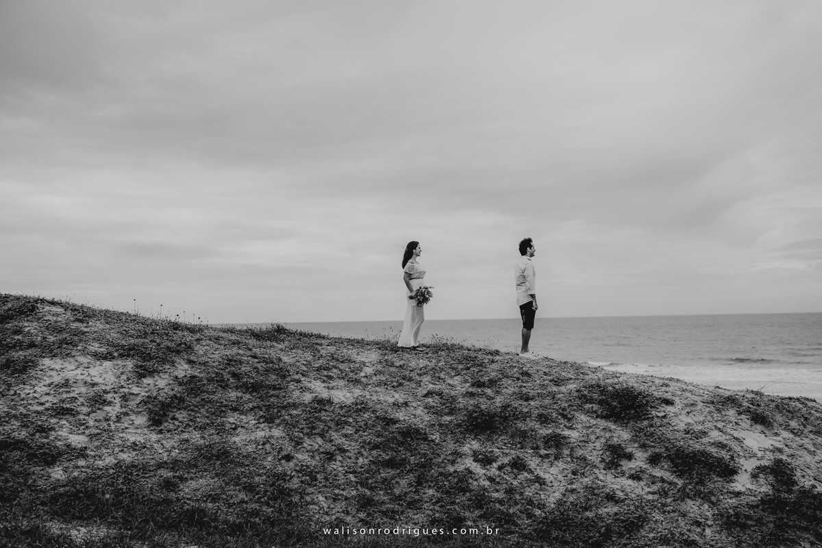 noiva-noivo-fotos na praia-buque da noiva