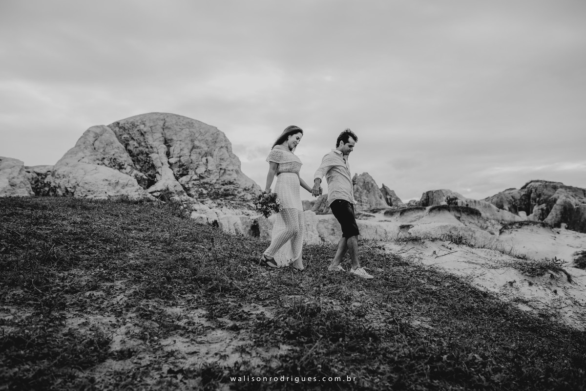 noiva-noivo-fotos na praia-buque da noiva