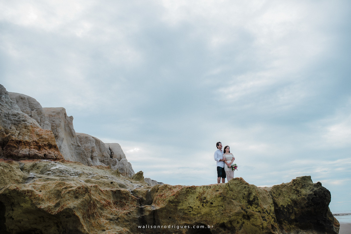 noiva-noivo-fotos na praia-buque da noiva