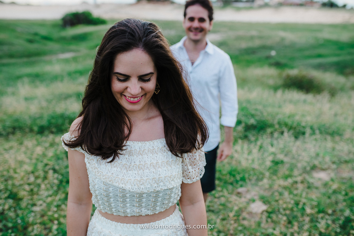 noiva-noivo-fotos na praia-buque da noiva-prewedding