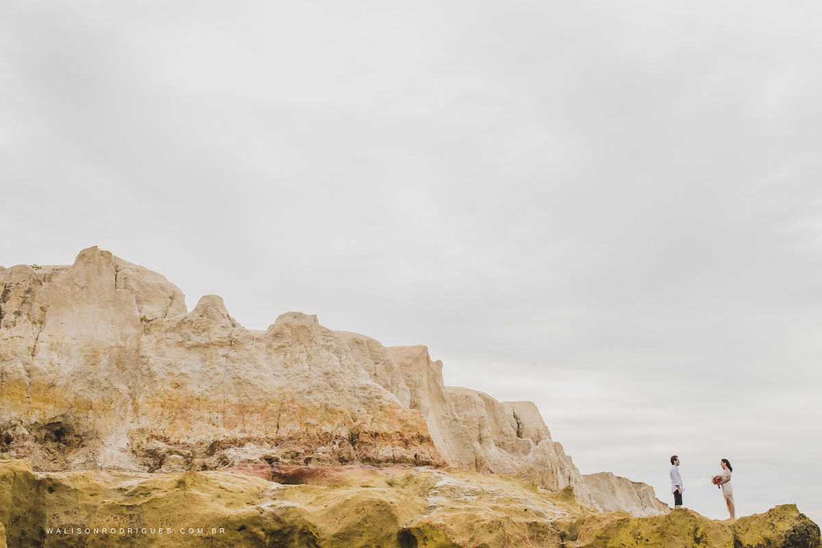 noiva-noivo-fotos na praia-buque da noiva-prewedding