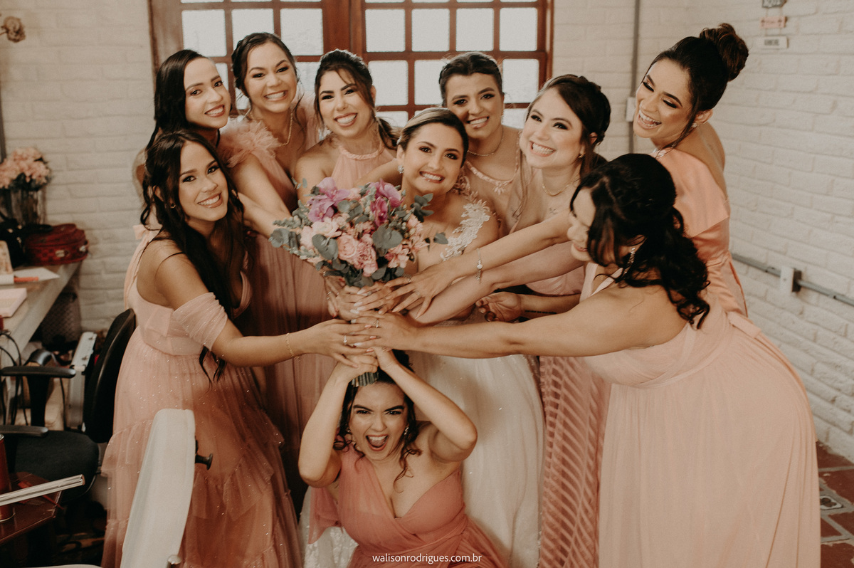 firist-look-com-as-madrinhas-da-noiva-na-fazenda-terra-do-sol-em-fortaleza-ce