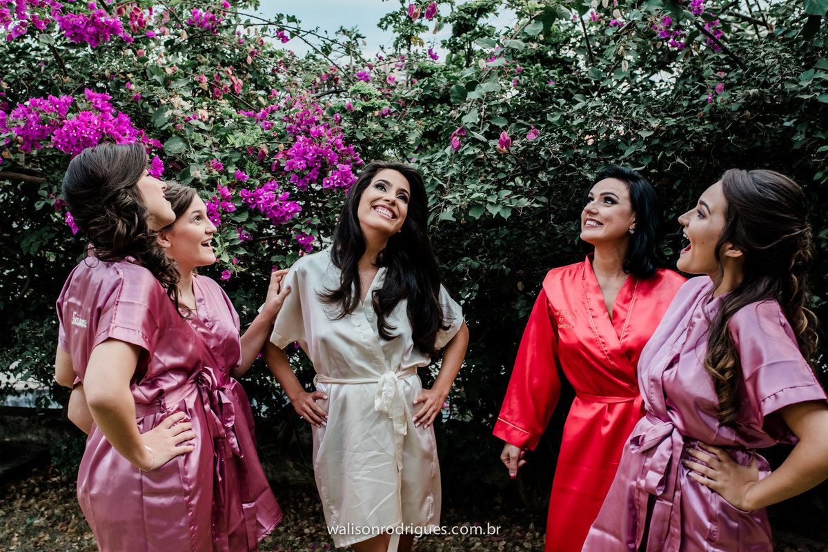 fotos-da-noiva-com-as-amigas-antes-do-casamento-em-fortaleza-ce.