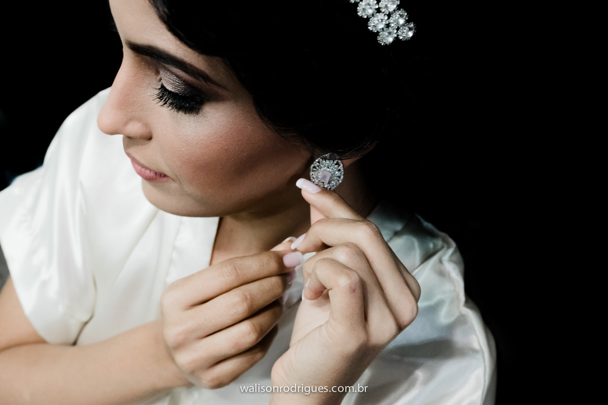 fotos-noiva-pegando-no-brinco-horas-antes-em-fortaleza-ce.