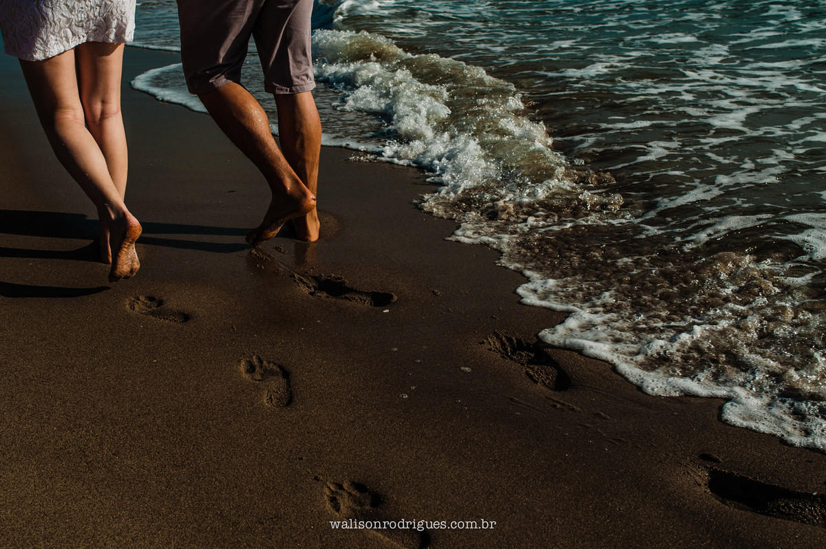 pre-wedding-noiva-noivo-sessao-casal-trash-the-dress-fotografo-ce-praia-Icapui-CE