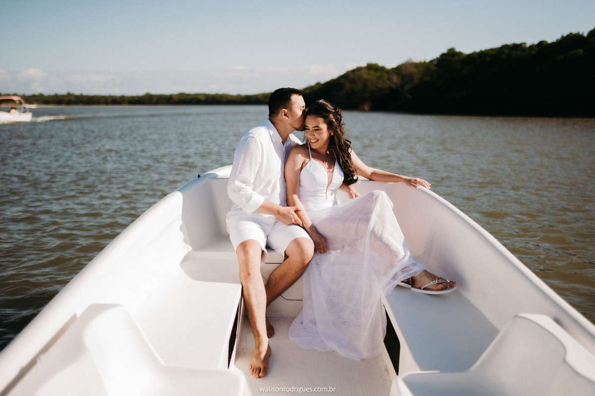 pre-wedding-na-praia-de-icarainho em-icaraizinho-de-amontada-e-no-tunel-do-amor-em-Miotas-ce