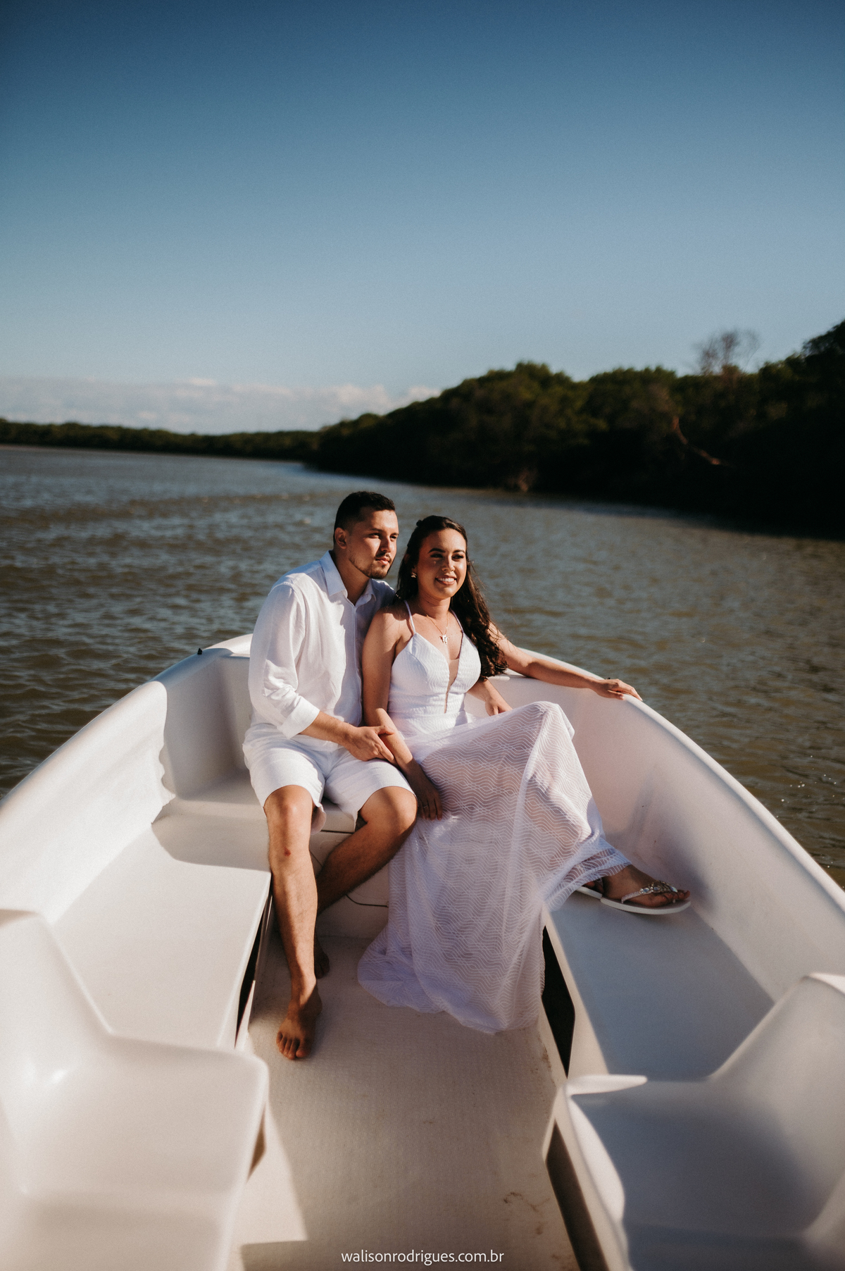 pre-wedding-na-praia-de-icarainho em-icaraizinho-de-amontada-e-no-tunel-do-amor-em-Miotas-ce