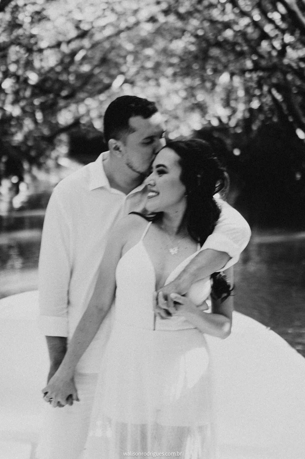 pre-wedding-na-praia-de-icarainho em-icaraizinho-de-amontada-e-no-tunel-do-amor-em-Miotas-ce