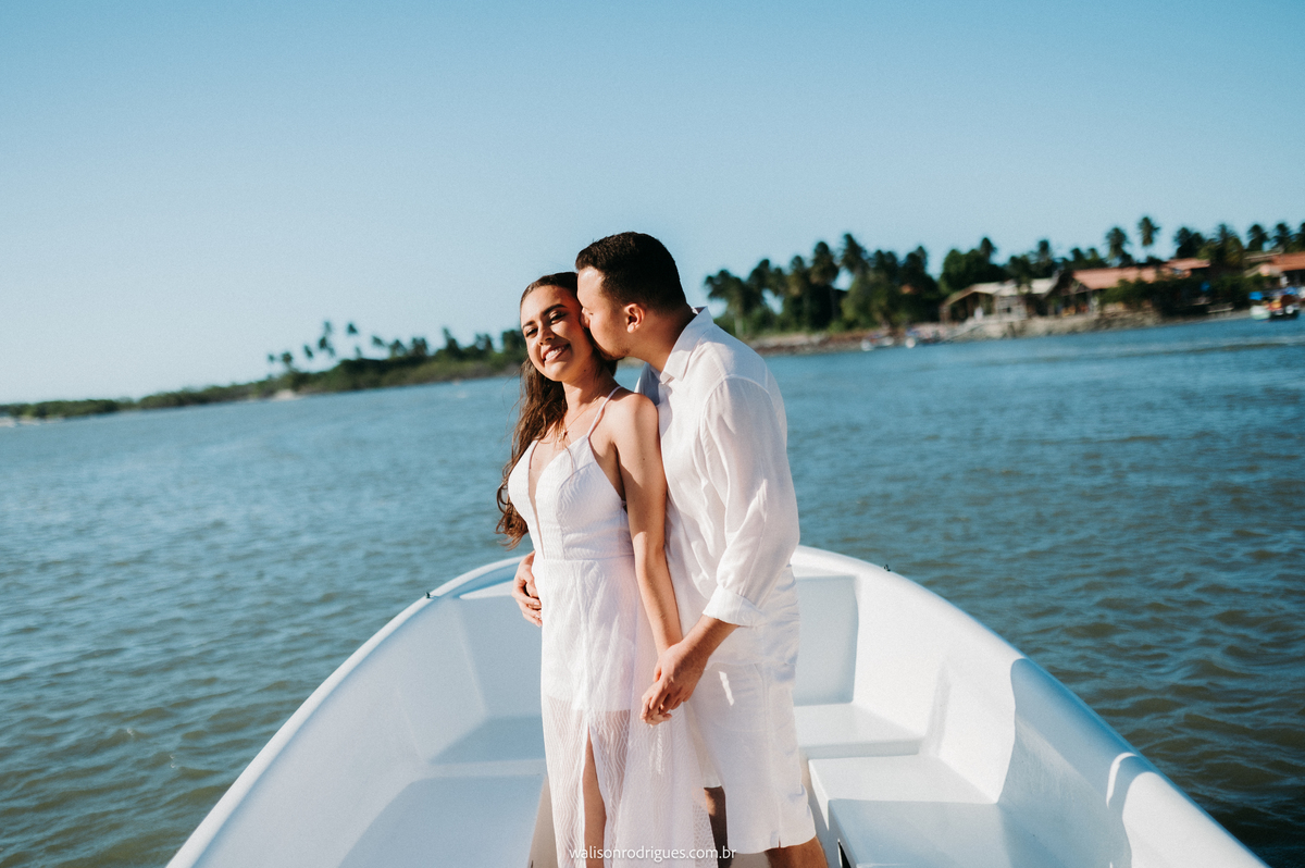 pre-wedding-na-praia-de-icarainho em-icaraizinho-de-amontada-e-no-tunel-do-amor-em-Miotas-ce