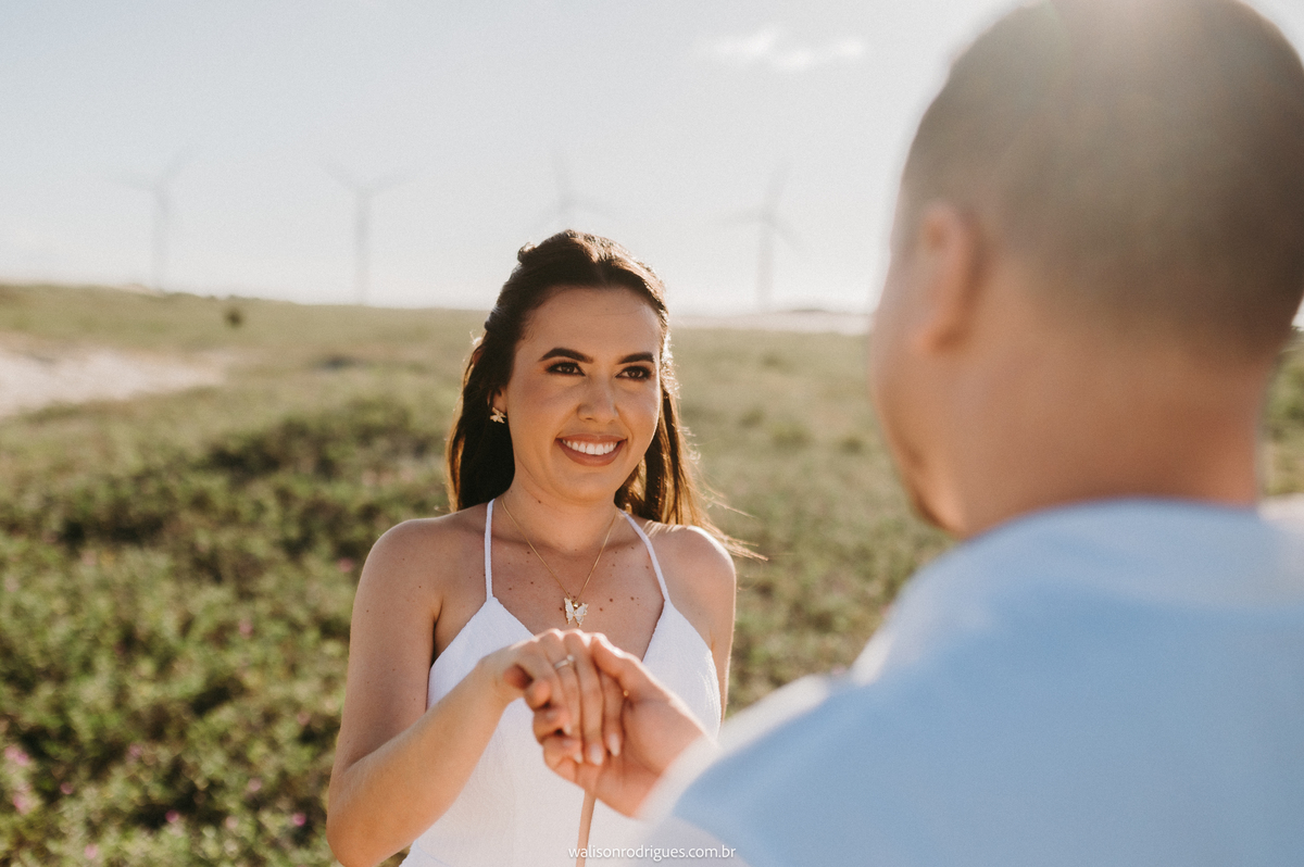 pre-wedding-na-praia-de-icarainho em-icaraizinho-de-amontada-e-no-tunel-do-amor-em-Miotas-ce
