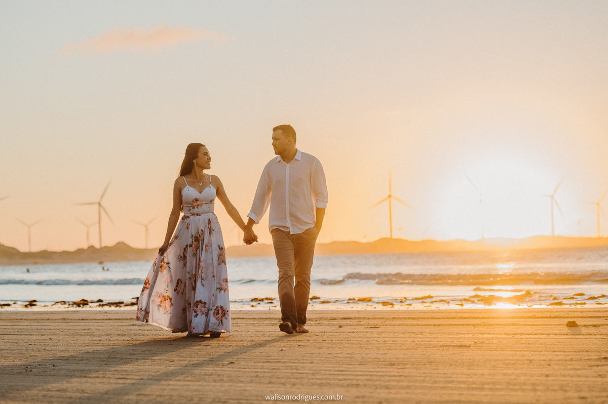 pre-wedding-na-praia-de-e-dunas-de-e-um-por-do-sol-incrivel-icaraizinho-em-de-amontada-CE