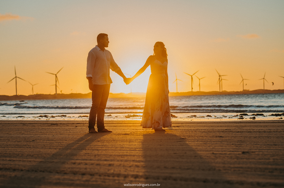 pre-wedding-na-praia-de-e-dunas-de-e-um-por-do-sol-incrivel-icaraizinho-em-de-amontada-CE