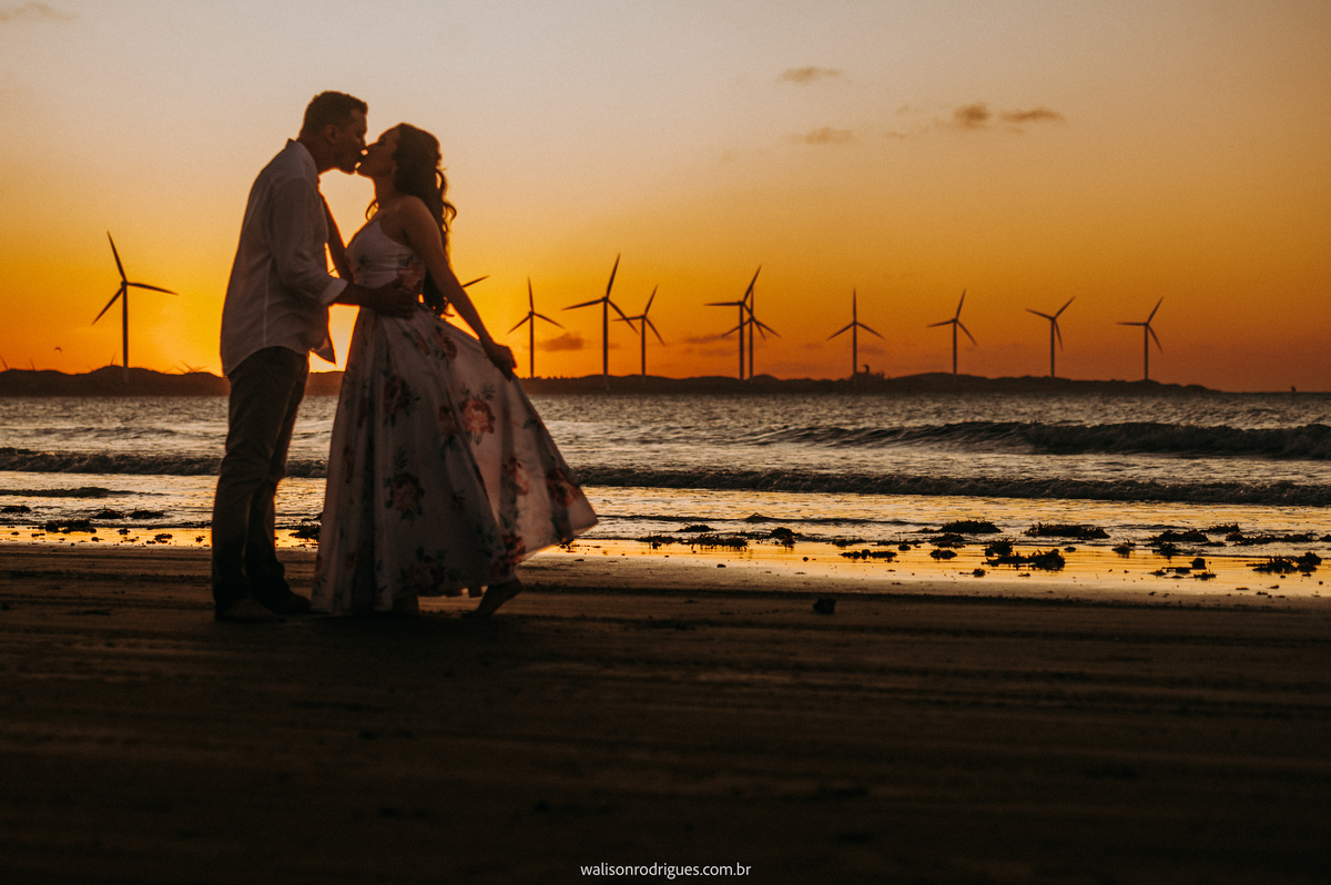 pre-wedding-na-praia-de-e-dunas-de-e-um-por-do-sol-incrivel-icaraizinho-em-de-amontada-CE