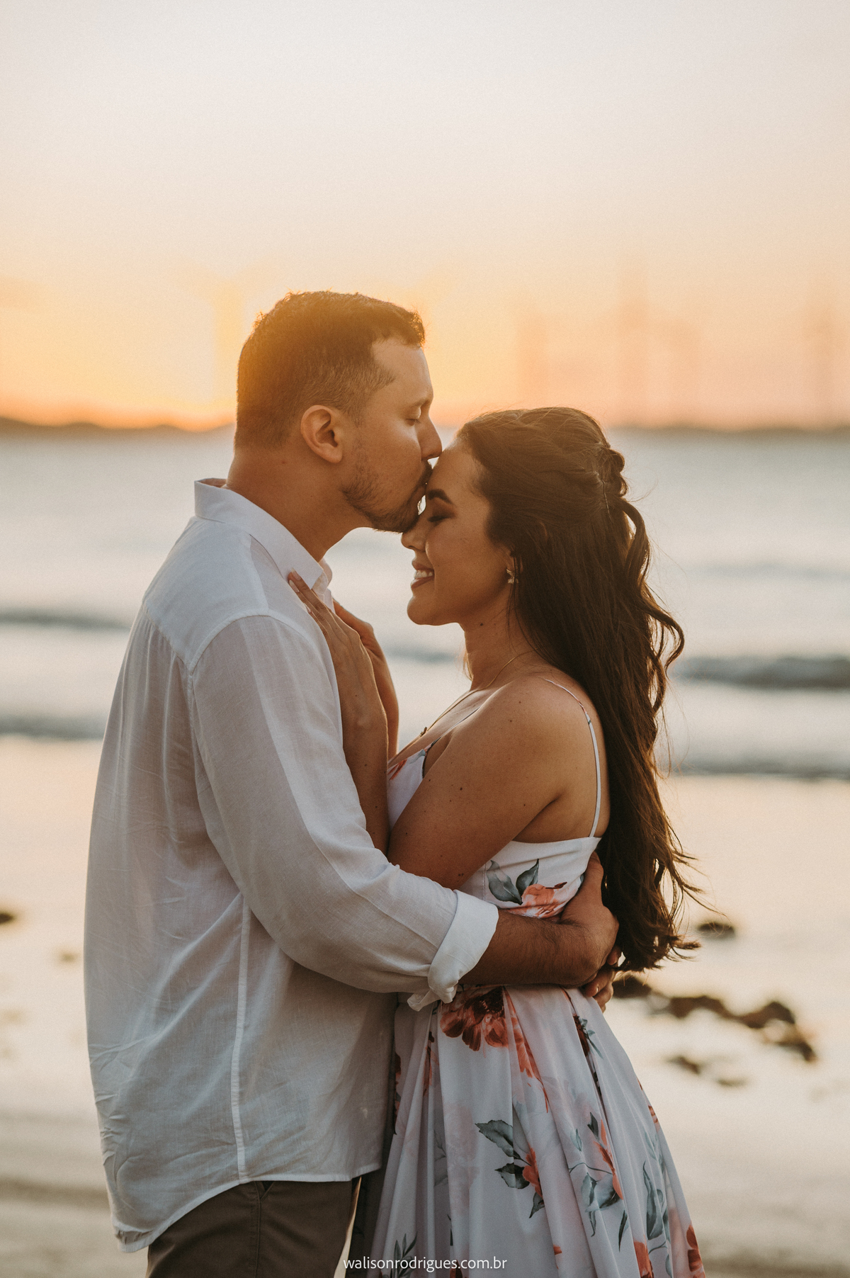 pre-wedding-na-praia-de-e-dunas-de-e-um-por-do-sol-incrivel-icaraizinho-em-de-amontada-CE