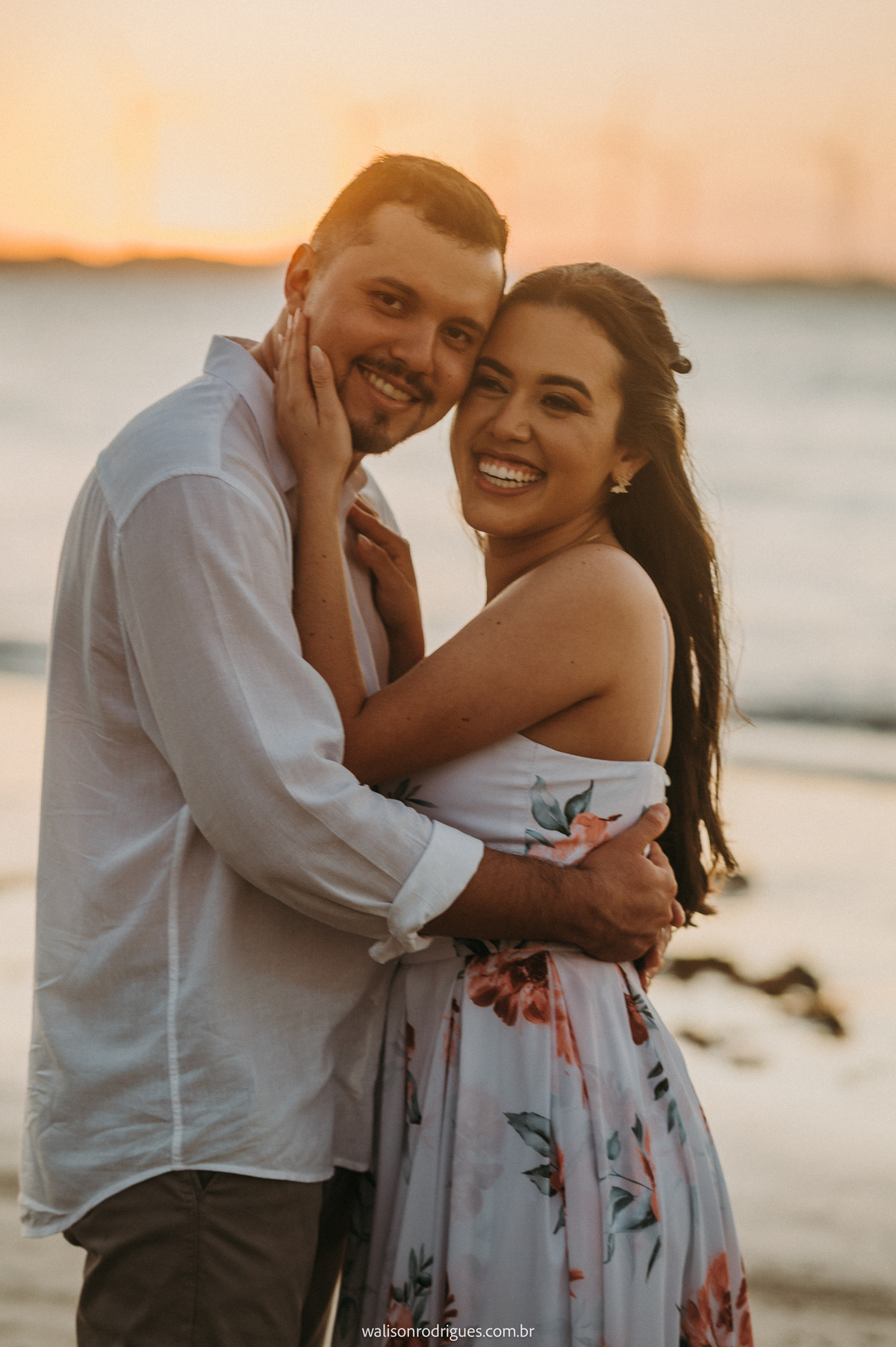 pre-wedding-na-praia-de-e-dunas-de-e-um-por-do-sol-incrivel-icaraizinho-em-de-amontada-CE