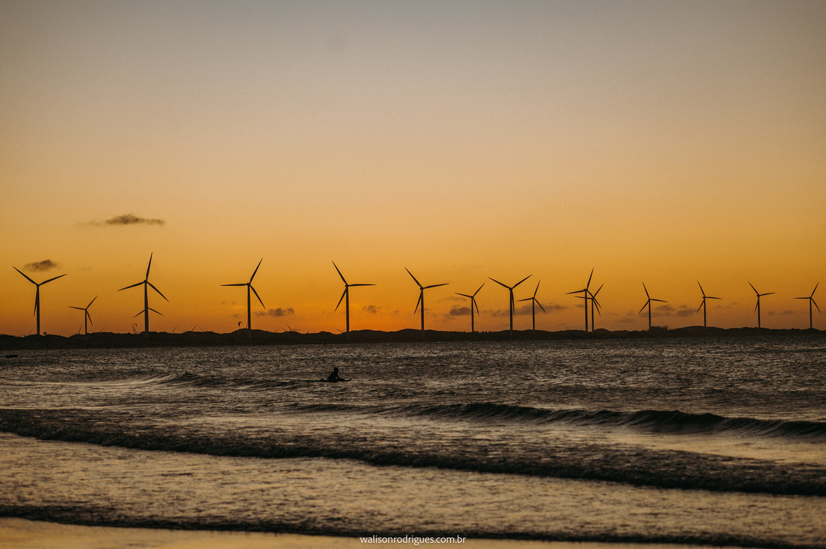 pre-wedding-na-praia-de-e-dunas-de-e-um-por-do-sol-incrivel-icaraizinho-em-de-amontada-CE