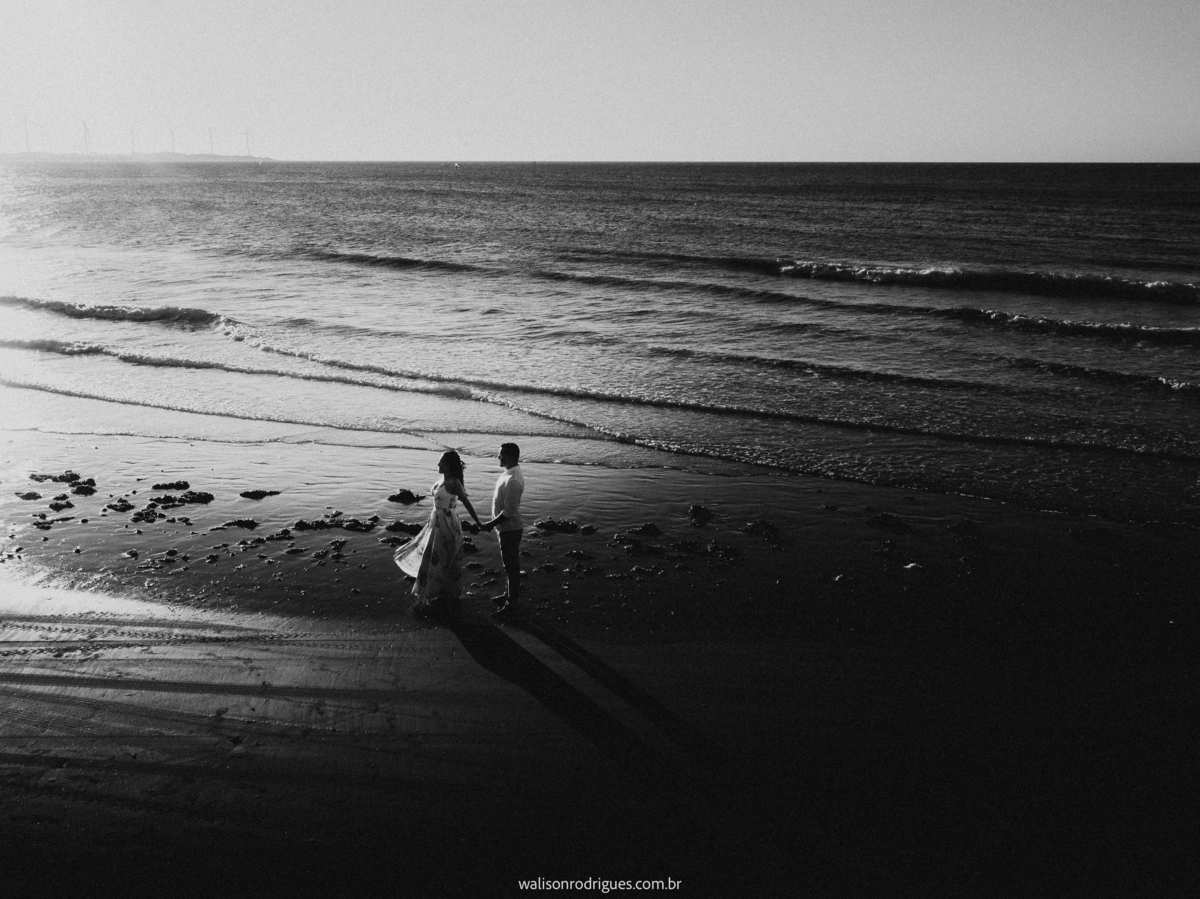 pre-wedding-na-praia-de-icarainho em-icaraizinho-de-amontada-e-no-tunel-do-amor-em-Miotas-ce