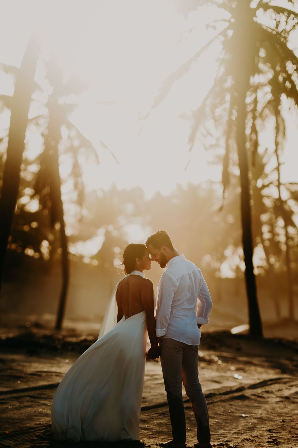 Fotografia de casal no pôr do sol em Cumbuco