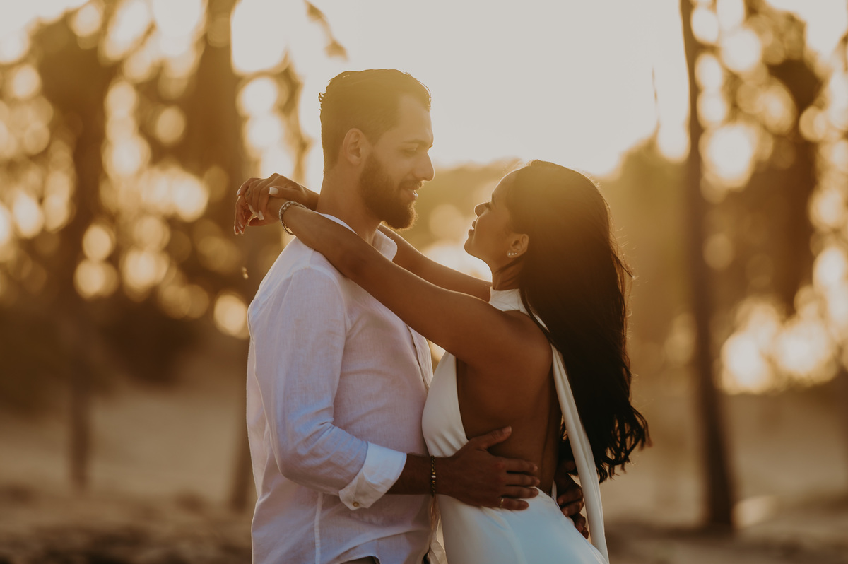 Fotografia de casal no pôr do sol em Cumbuco