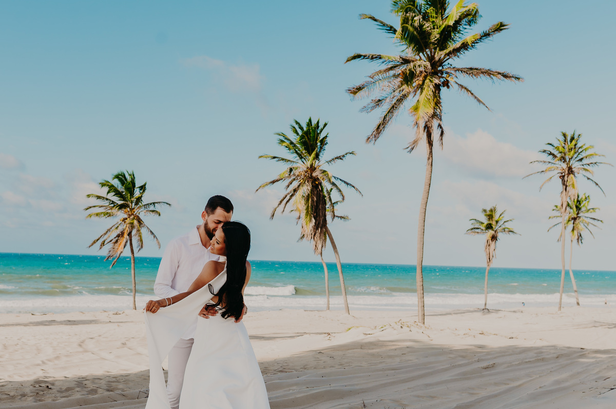 Fotografia de casal na praia de Cumbuco