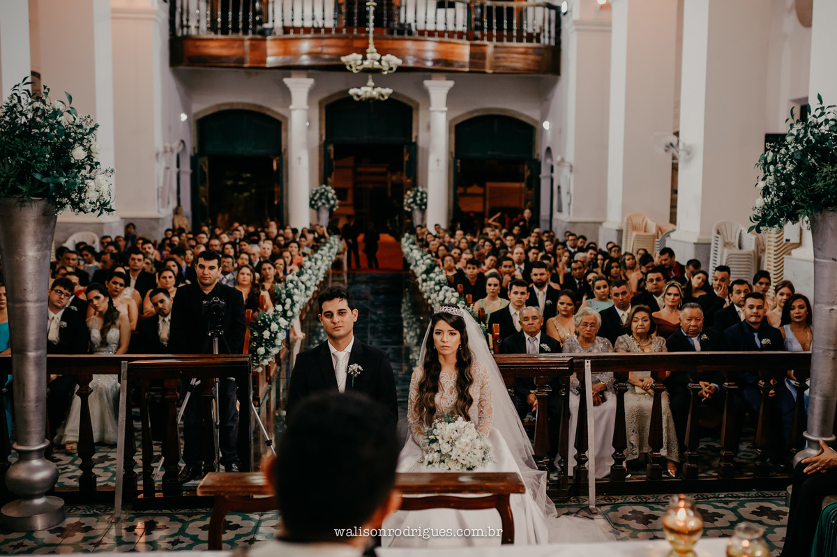 os-noivos-na-igreja-da-se-em-sobral-ce