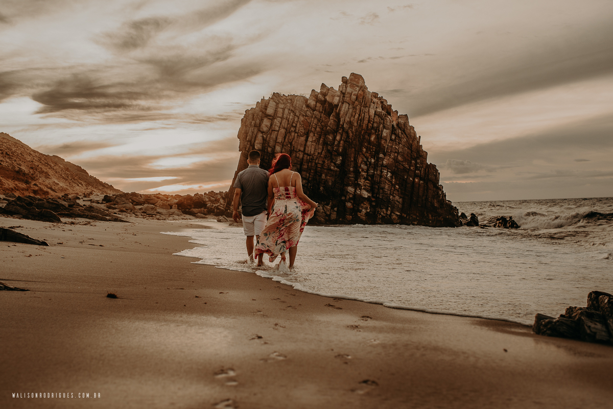 pre-wedding-na-pedra-furada-de-jericoacoara-Ce