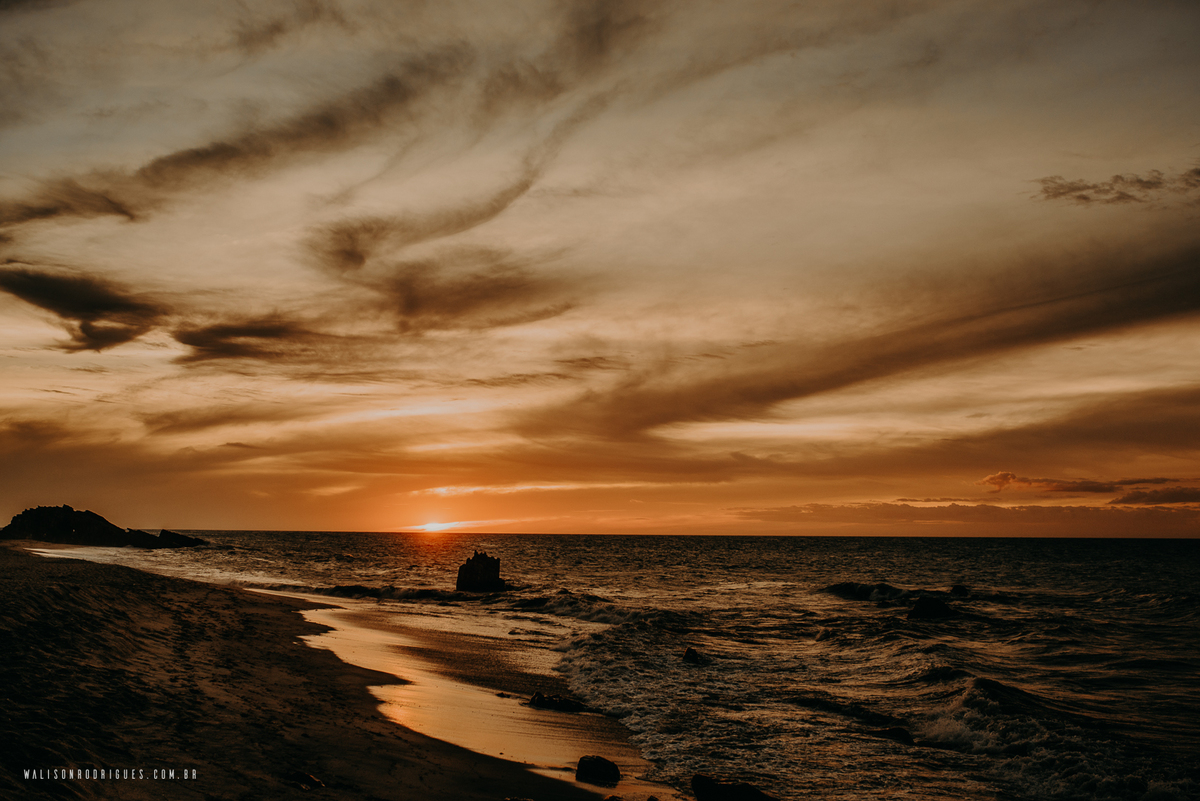 pre-wedding-na-pedra-furada-de-jericoacoara-Ce