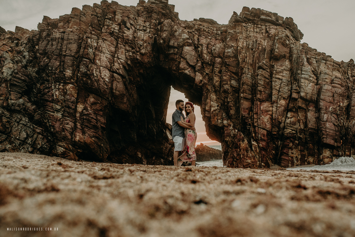 pre-wedding-na-pedra-furada-de-jericoacoara-Ce