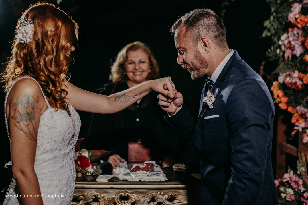 fotografia-de-casamento-da-trocas-das-aliancas 