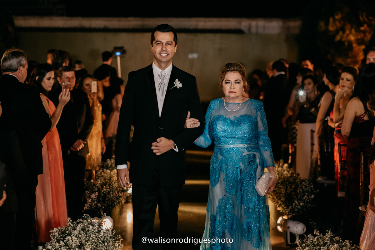 entrada-do-noiva-na-cerimonia-de-casamento-no-viriato-Buffet             