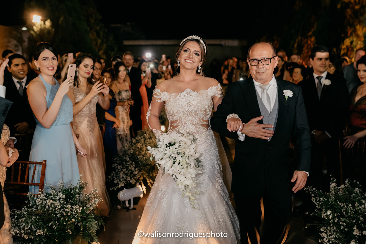 entrada-do-noiva-na-cerimonia-de-casamento-no-viriato-Buffet