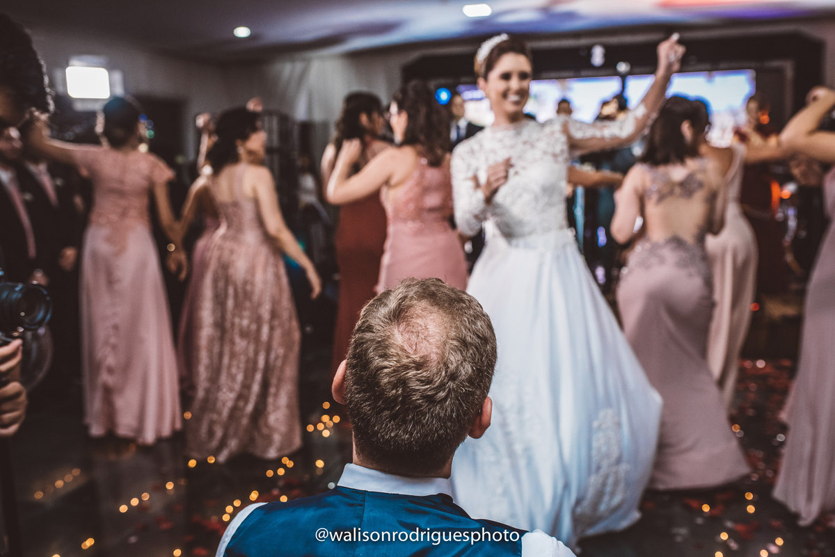 noivos-dancando-no-buffet-dona-flor-em-Sobral-CE