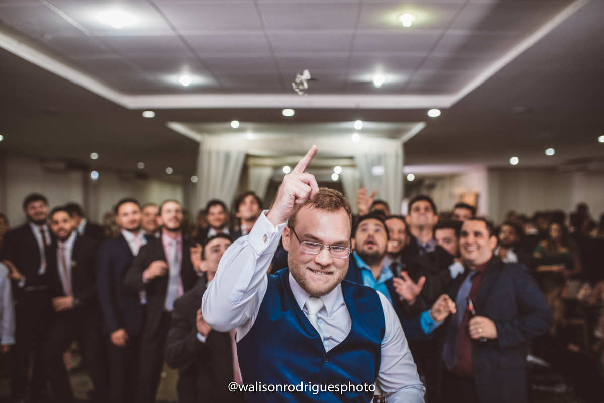 noivo-jogando-o-cravo-no-buffer-dona-flor-em-sobral-CE