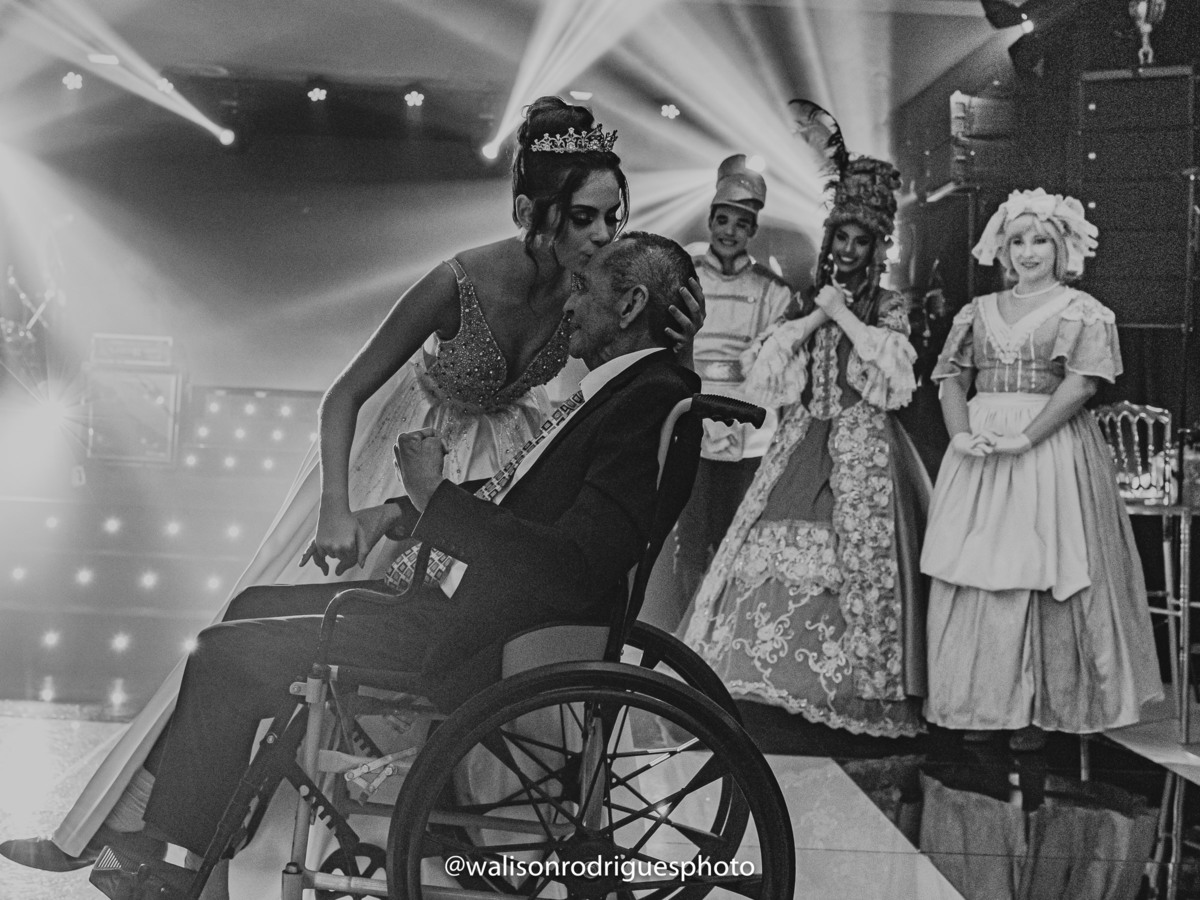 fotografia-da-valsa-de-15-Anos-que-aconteceu-no-Teka's-Buffet-em Fortaleza-CE
