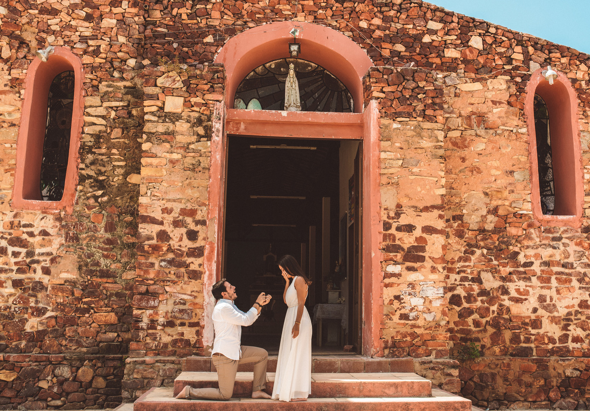 pedido-de-casamento-na-Igreja-Matriz-Nossa-Senhora-de-Fátima-em-jericoacoara-ce