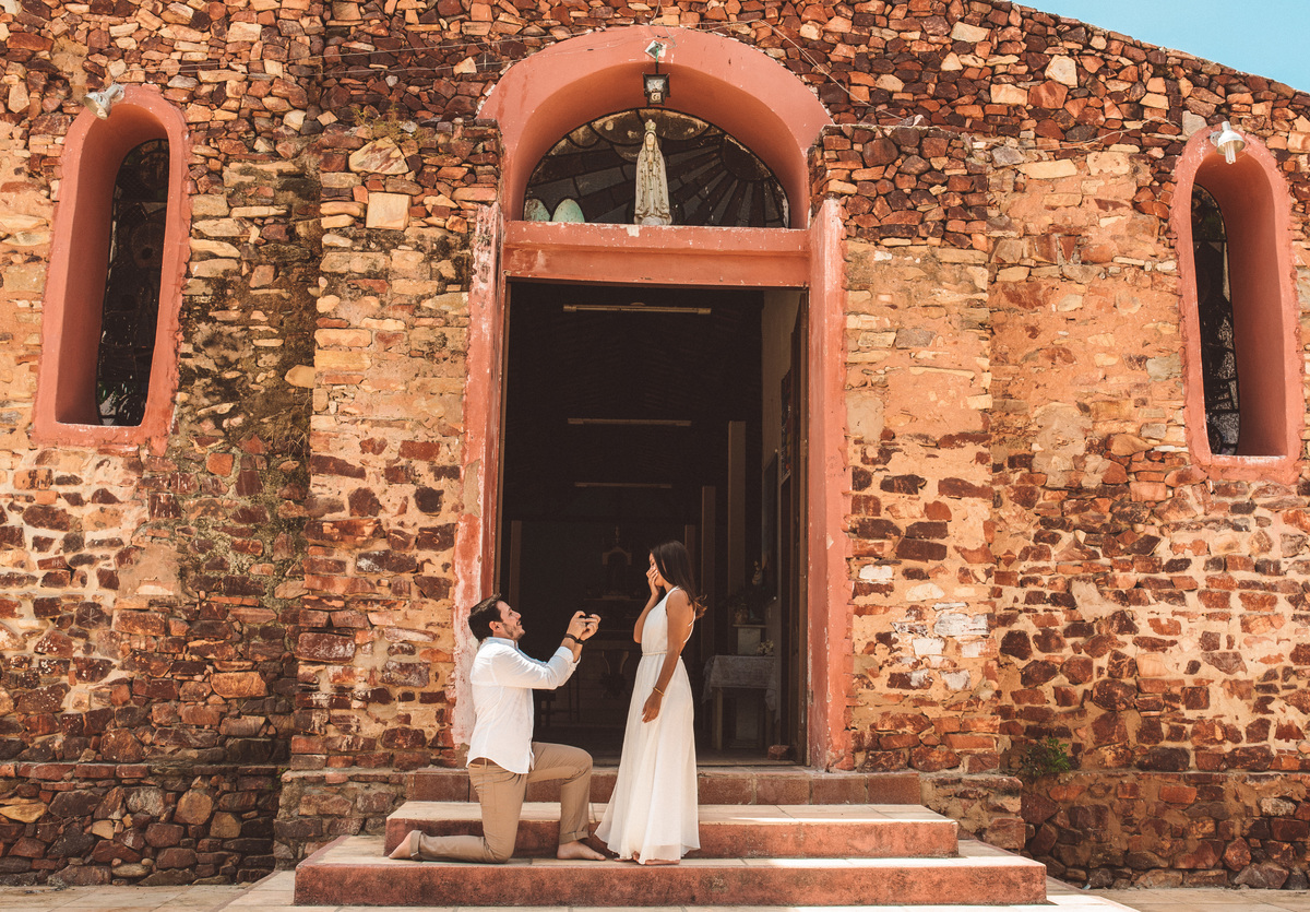 pedido-de-casamento-na-Igreja-Matriz-Nossa-Senhora-de-Fátima-em-jericoacoara-ce