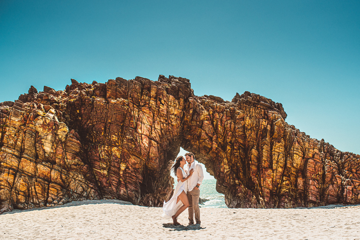 ensaio-de-casal-na-pedra-furada-de-jericoacoara-CE