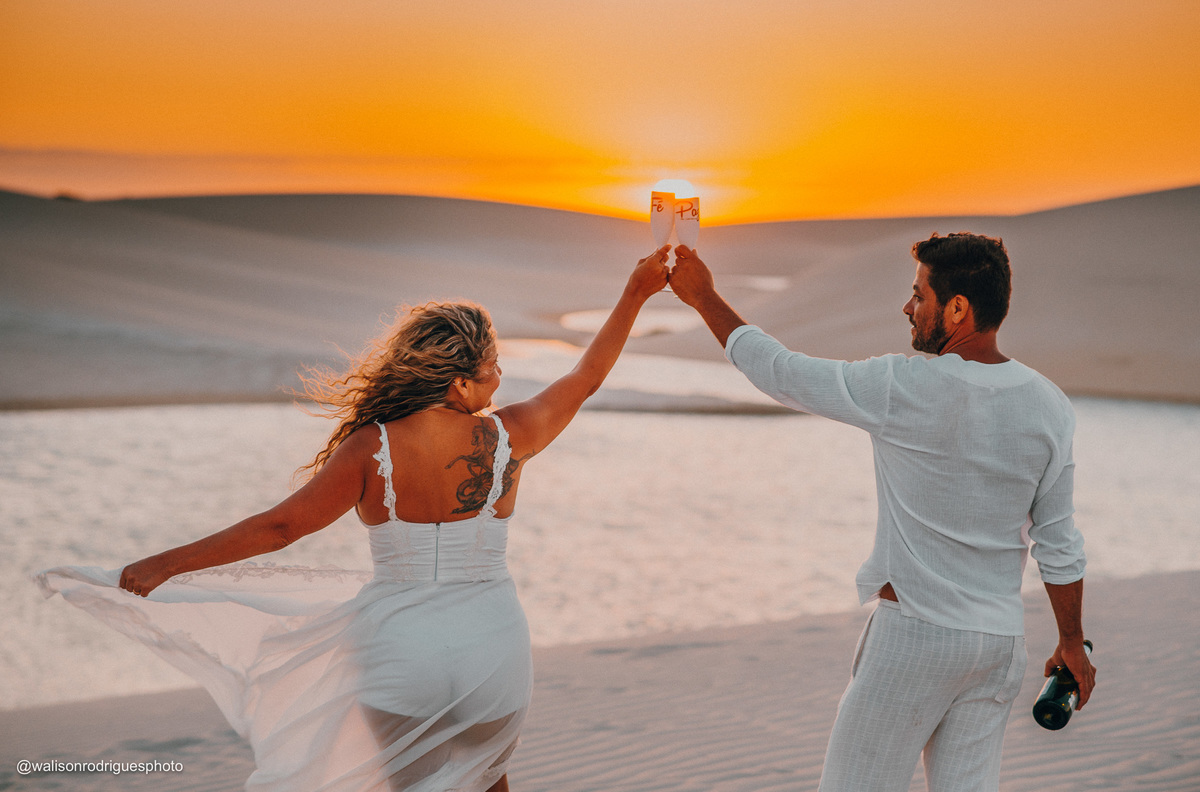 fotografia-de-casal-no-por-do-sol-de-jericoacoara-Ce