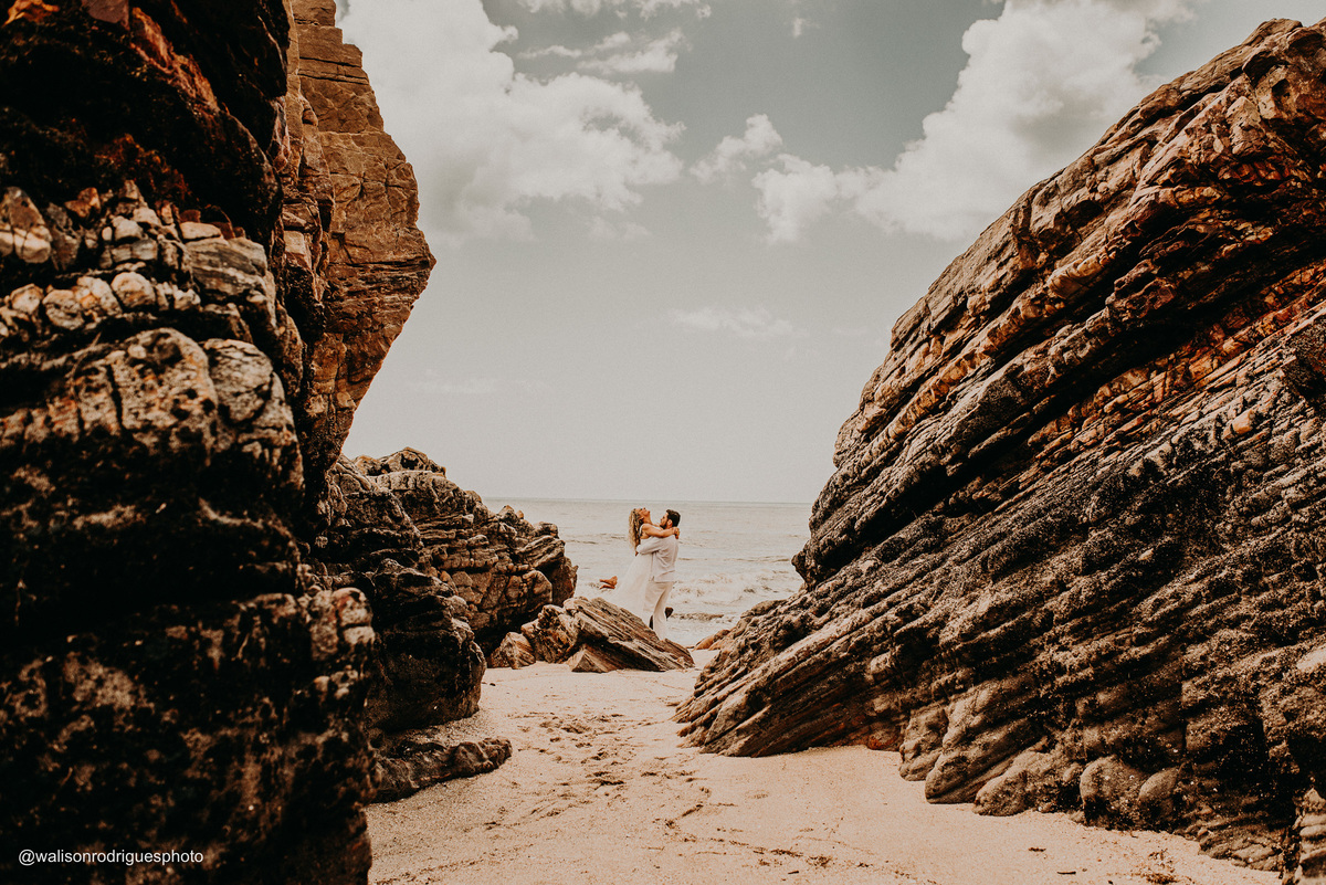 fotografia-de-casamento-na-pedra-furada-de-jericoacoara-CE
