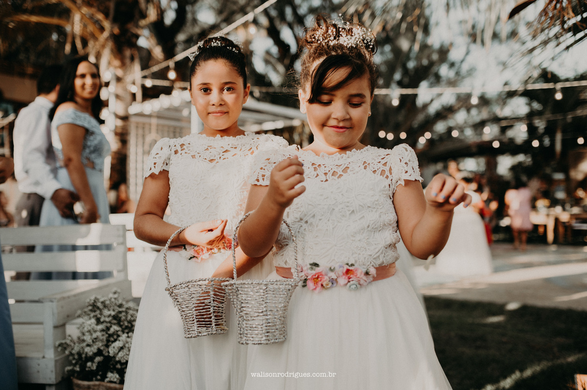 fotografia-das-damas-de-honra-com-as-aliancas