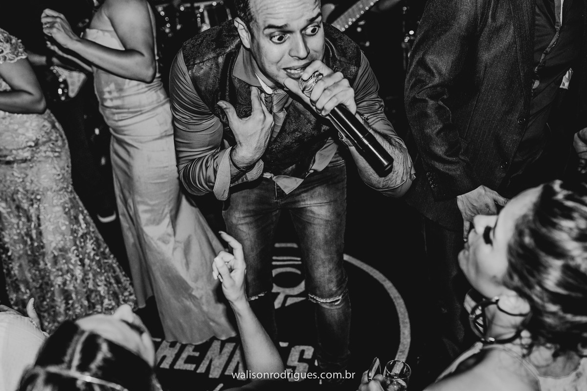 noiva-catu-lake-vestido-da-noiva-noivo-buque-da-noiva-noiva-vestido-da-noiva-noivo-damas-de-honra-casamento-de-dia-casamento-na-pra-por-do-sol.