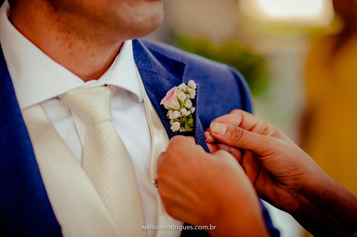 noiva-catu-lake-vestido-da-noiva-noivo-buque-da-noiva-noiva-vestido-da-noiva-noivo-damas-de-honra-casamento-de-dia-casamento-na-pra-por-do-sol.